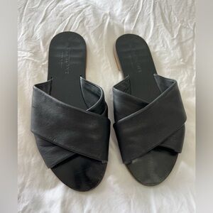 Everlane The Day Crossover Leather Sandals in Black Slides Flats Size 5.5.
